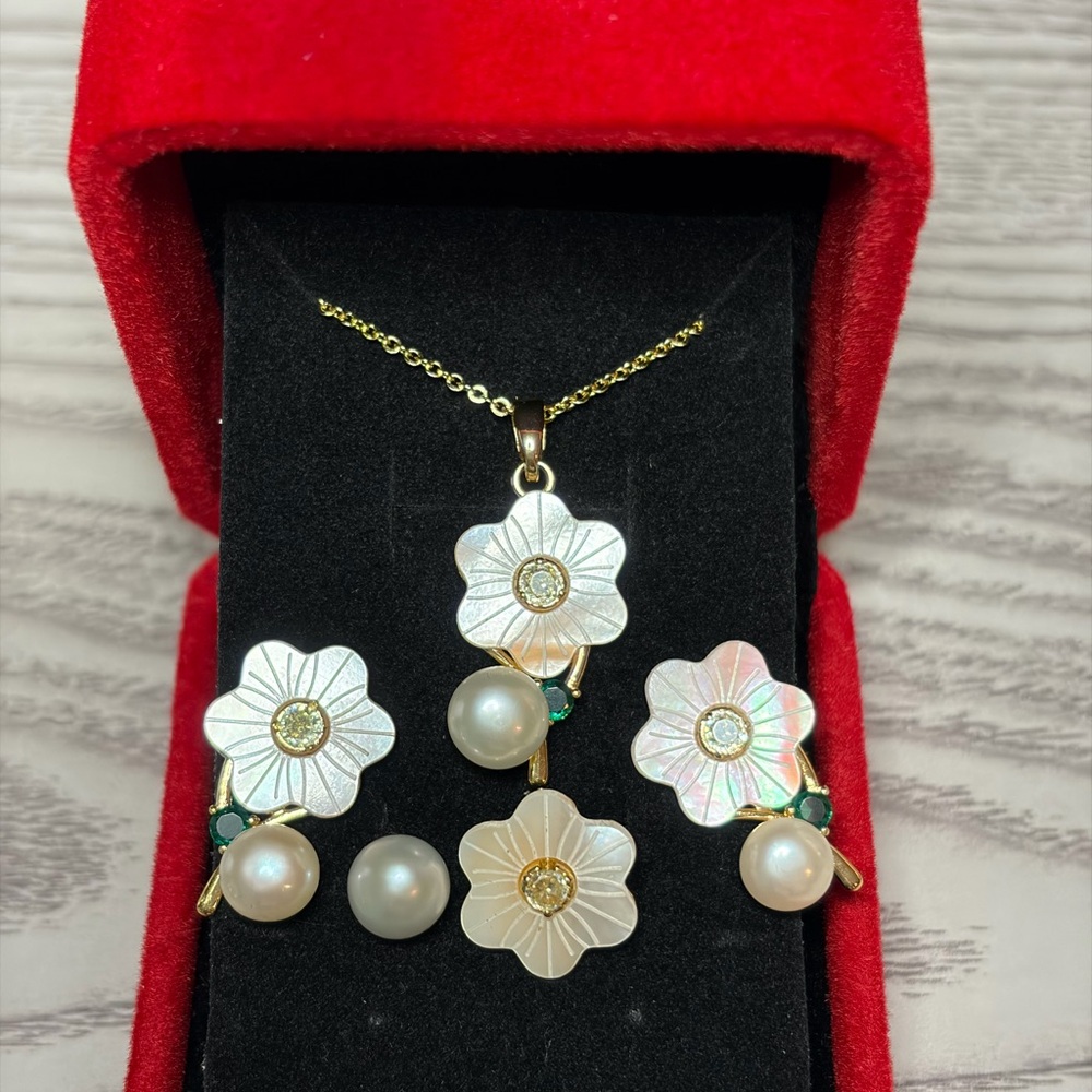 Genuine Freshwater Pearl and Mother of Pearl floral set.